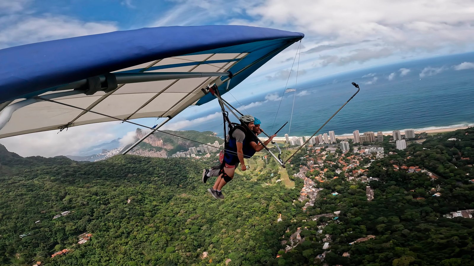 Happiness Airlines_Flying in Rio de Janeiro_Hang Gliding_Paragliding_Fly_Turismo Rio de Janeiro