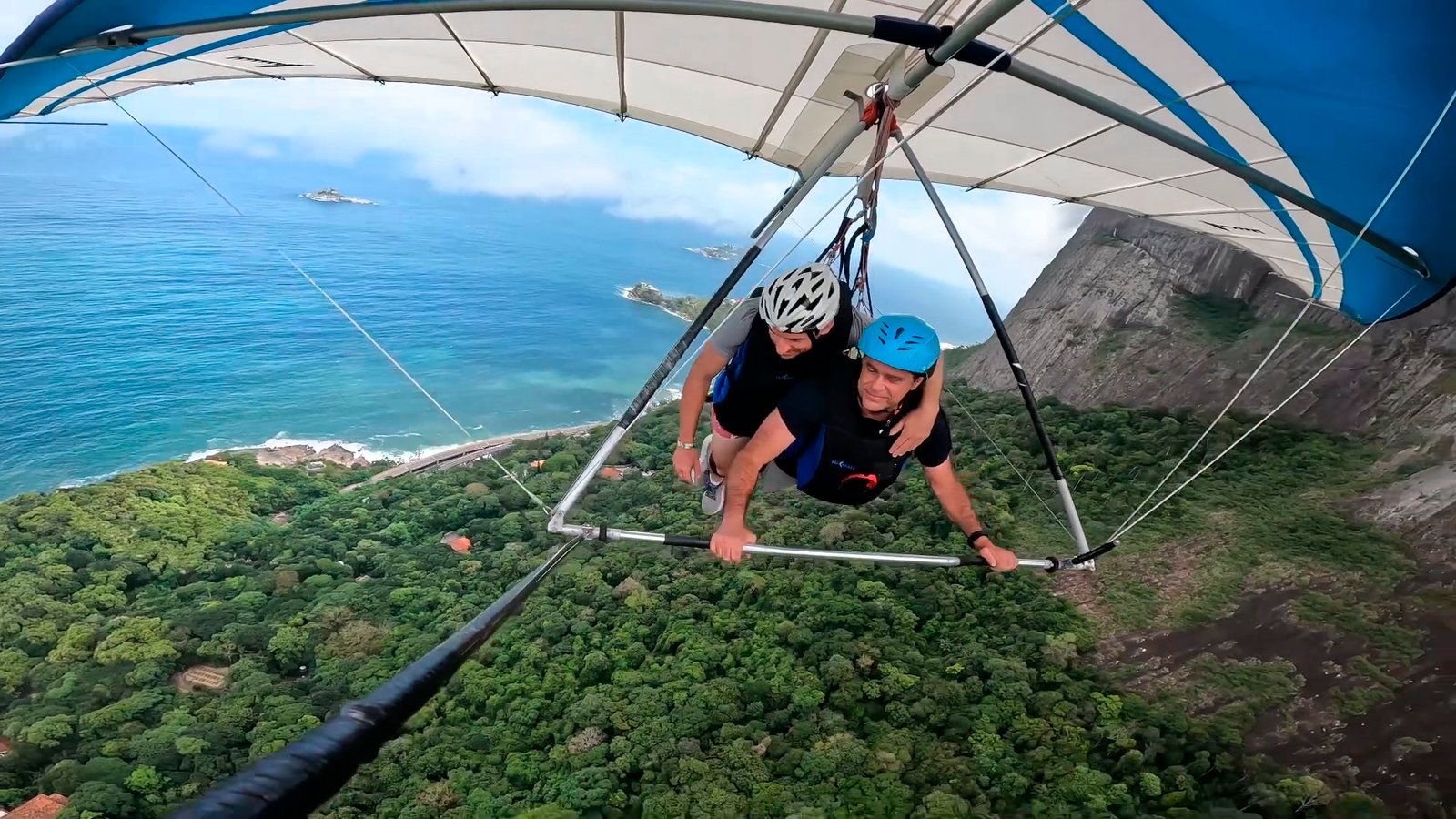 Happiness Airlines_Flying in Rio de Janeiro_Hang Gliding_Paragliding_Tourism in Brazil