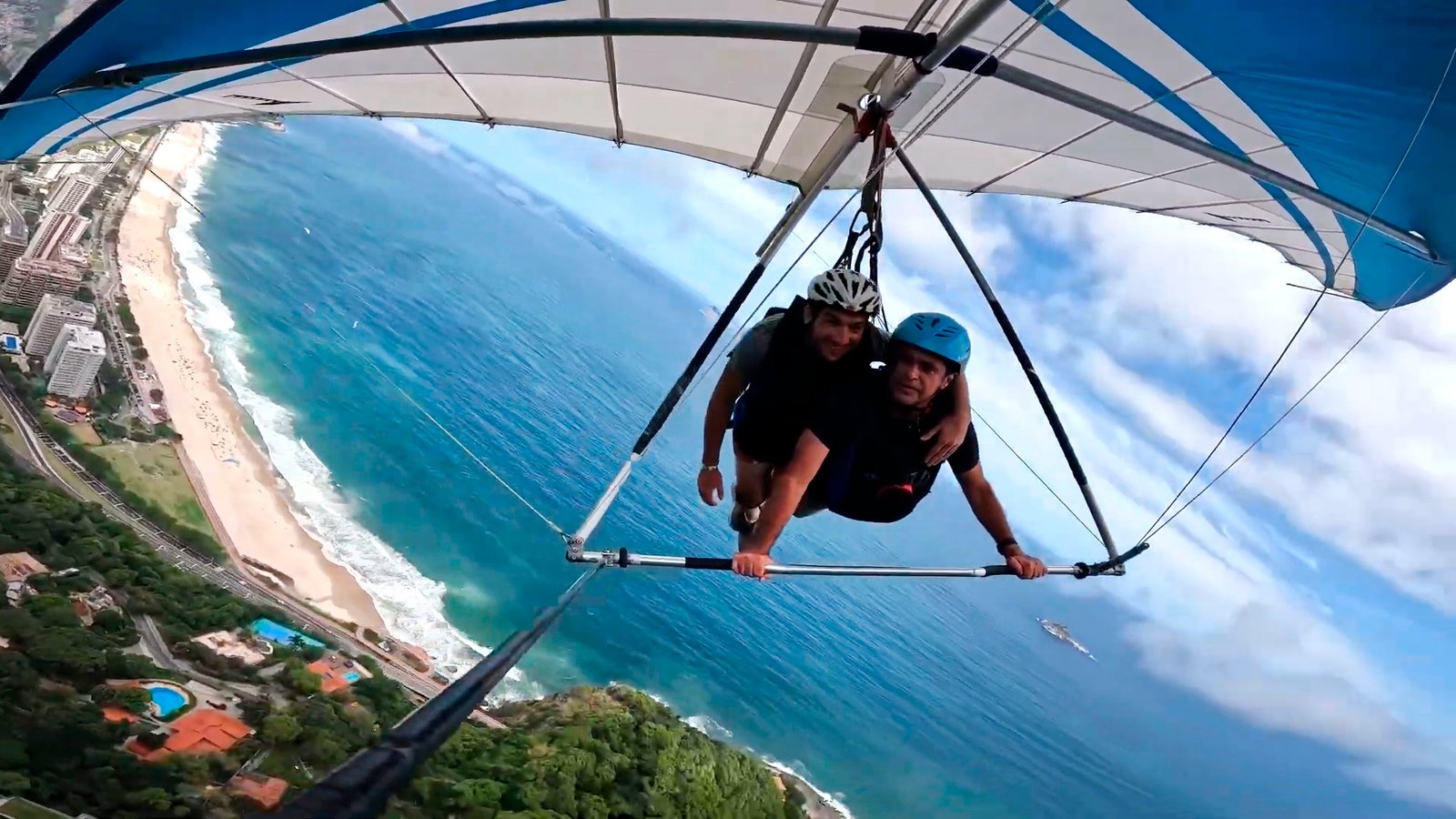 Happiness Airlines_Flying in Rio de Janeiro_Hang Gliding_Paragliding_flight over the beach Rio de Janeiro